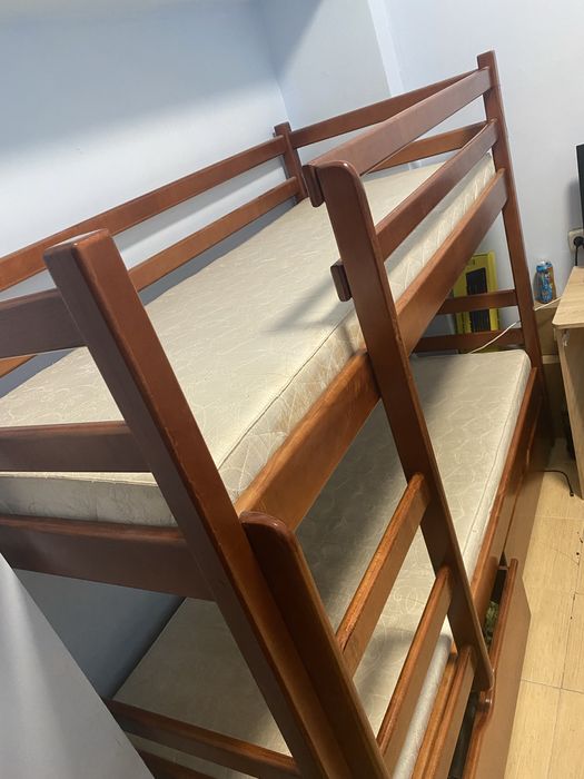 Двохярусне ліжко