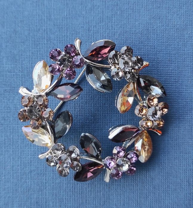 Broszka Wianek z kwiatami