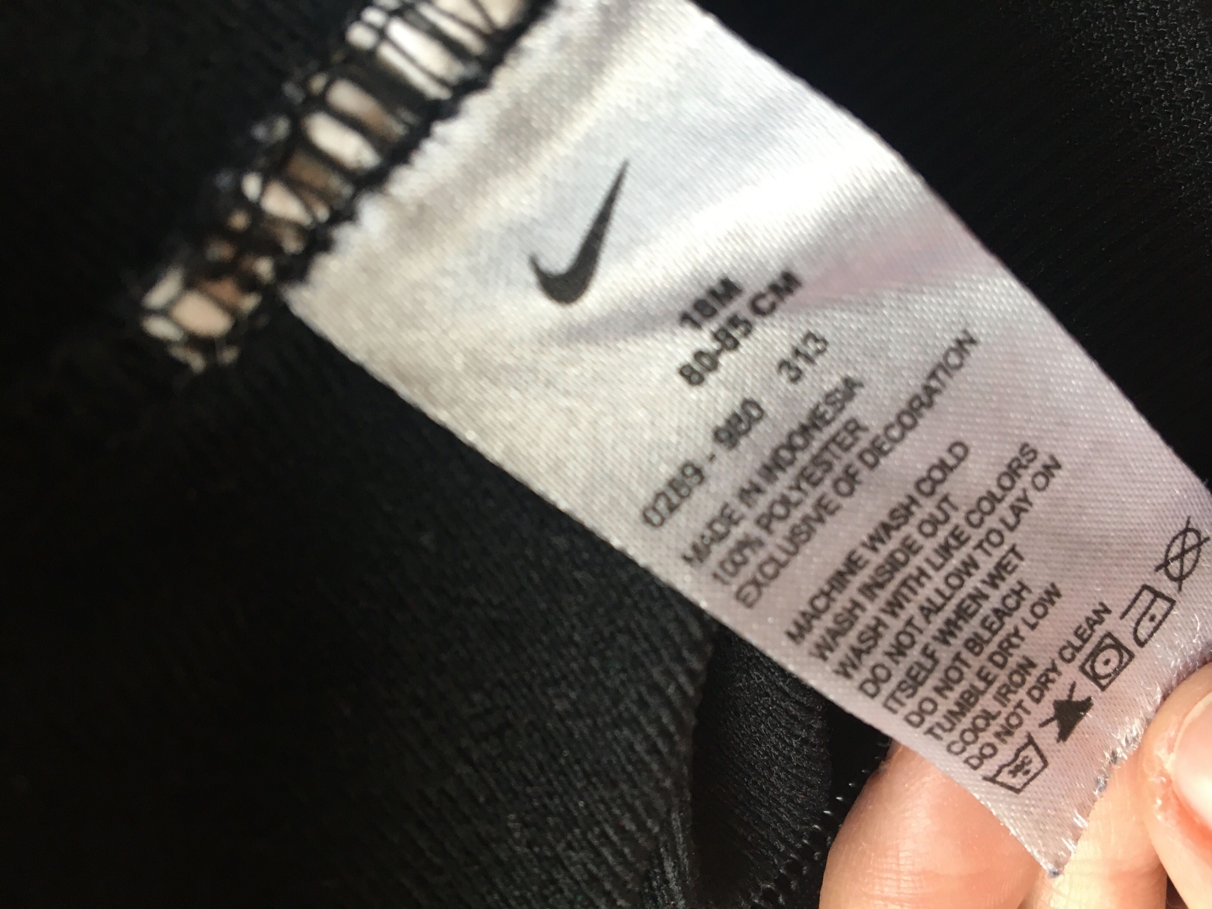 Czarna dresowa zapinana bluza marki Nike 80-85 cm