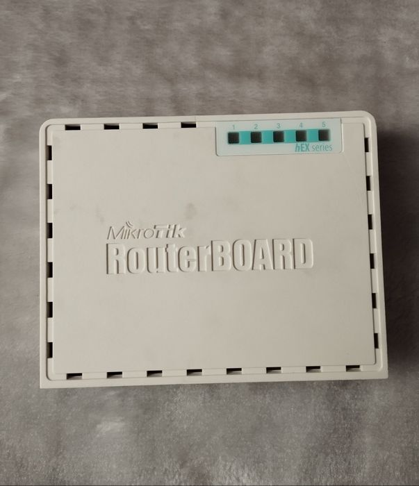 Router MikroTik RB750Gr3 USZKODZONY