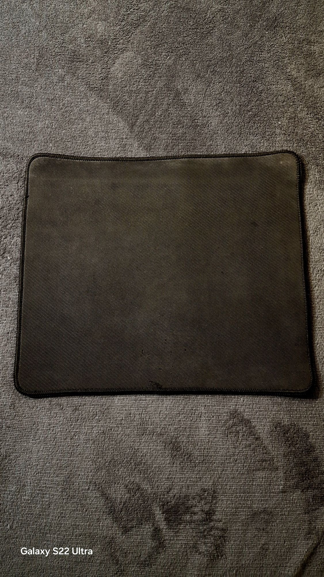 Podkładka GENESIS CARBON 500 M

30x25cm