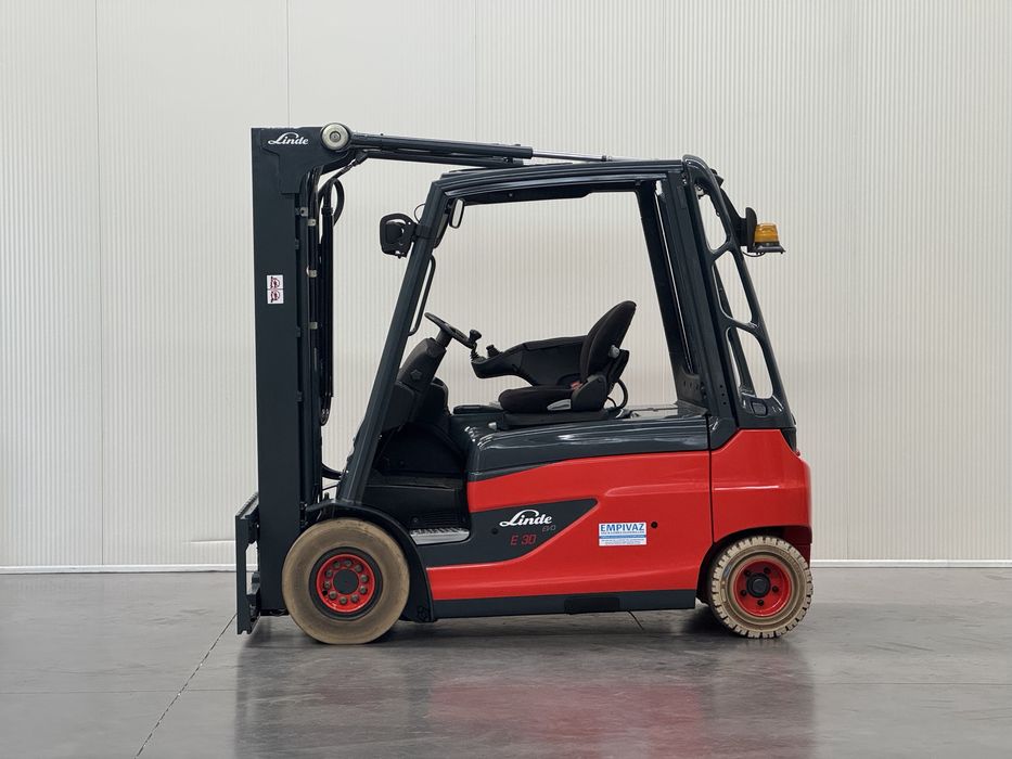 Empilhador Linde 3000Kg - Elétrico