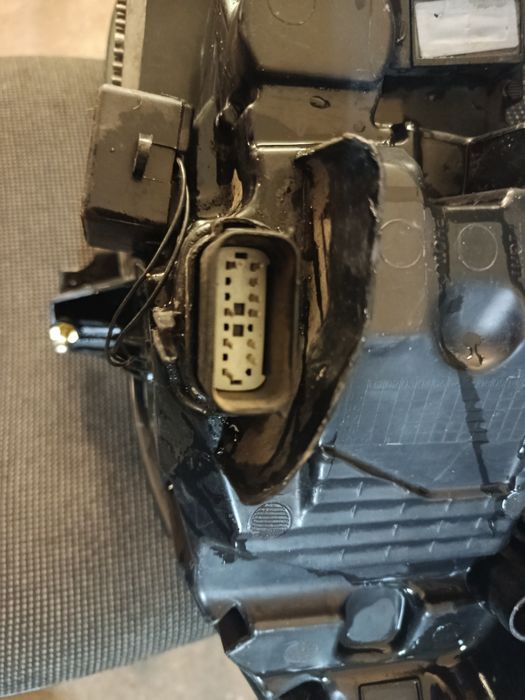 Продам правую фару на ford Fusion