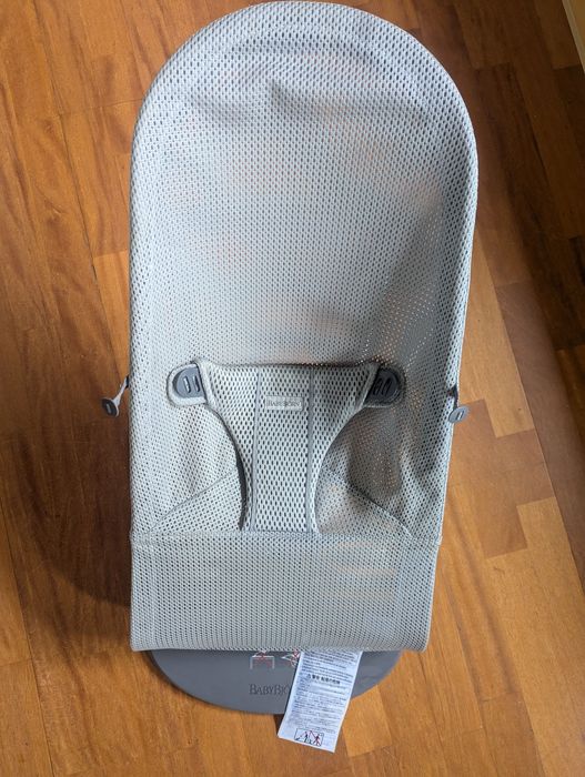 Leżaczek BabyBjörn Bouncer Bliss Mesh bujaczek – szary, stan idealny