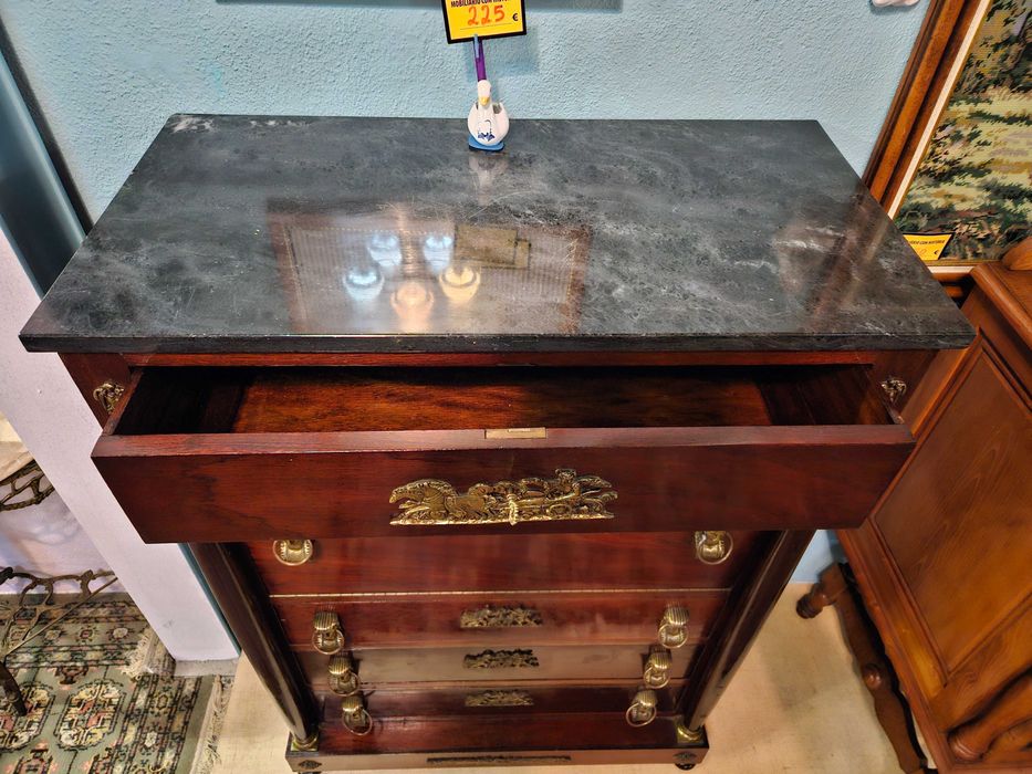 Móvel bar em madeira com tampo em pedra estilo Imper