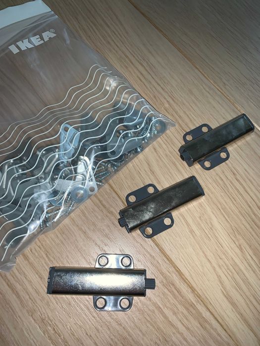 cztery Szuflady IKEA Besta z frontami Hanviken i uchwytami Bagganas