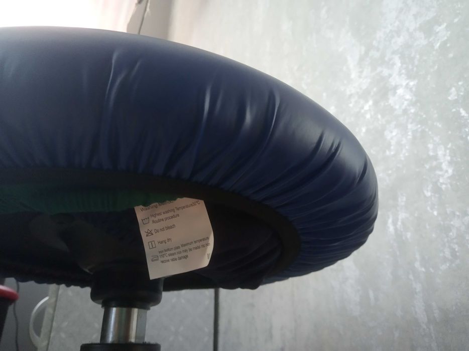 Szafirowy pokrowiec na okrągły taboret NOWY