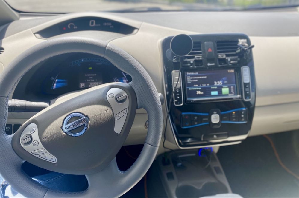 Продам Nissan Leaf