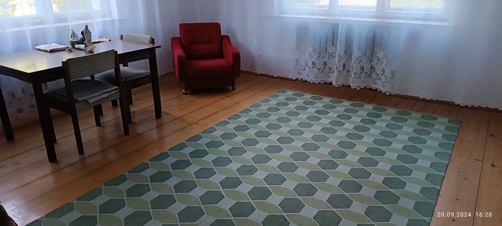 Dom w cichej spokojnej okolicy z zabudowaniami gospodarczymi