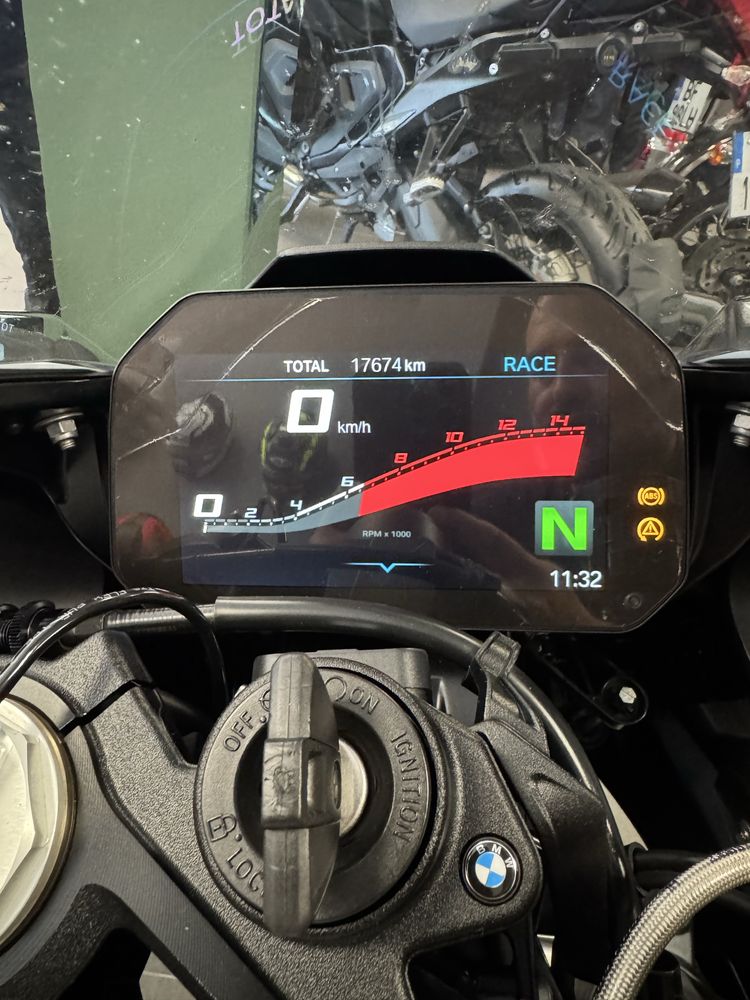 Bmw S1000RR akrapovic