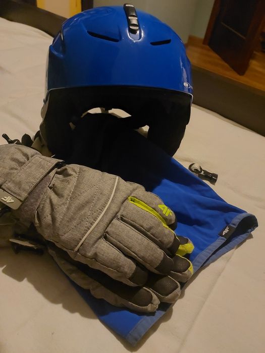 Kask narciarski kominiarka rękawiczki