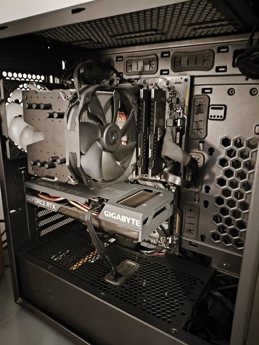 Komputer gamingowy RTX 3060ti Intel I5 10400f 16GB RAM SSD 1TB