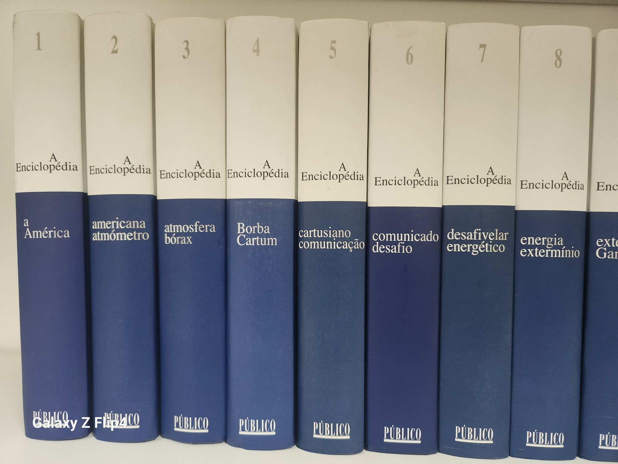 Vários livros de diversos temas.