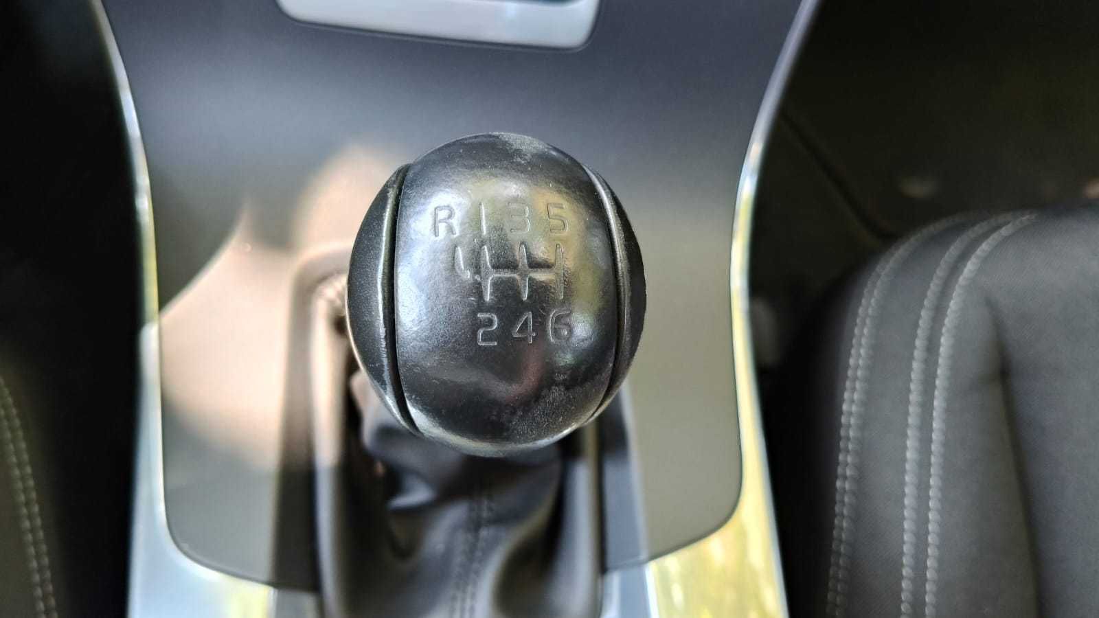 Volvo V60 1.6 D2 Momentum 115cv, nacional, 2014, distribuição nova.