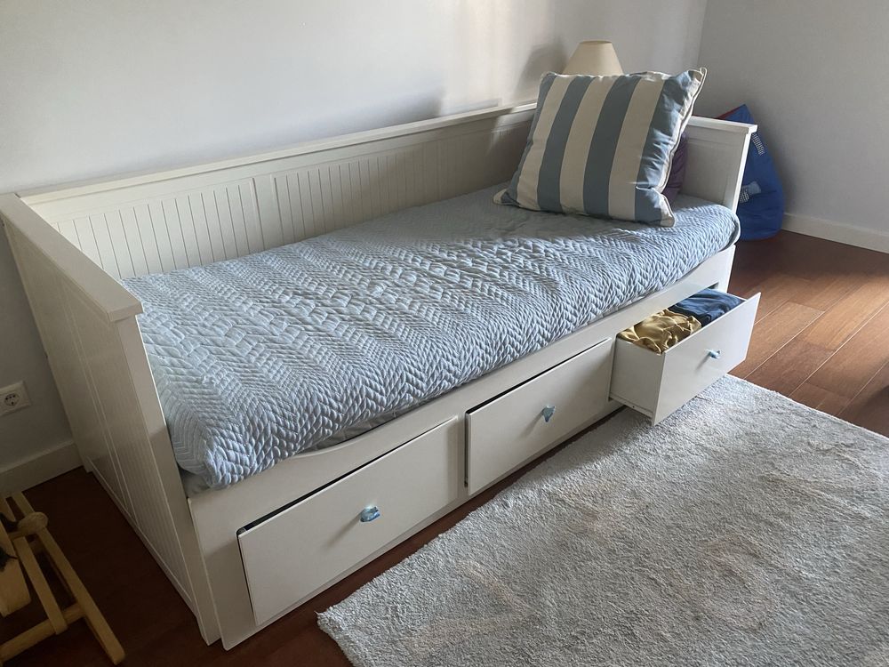 Cama / sofa com colchao e 3 gavetas de arrumação