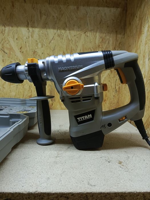 Mlotowiertarka mlot udarowy wyburzeniowy titan 1500w  Titan TTB631SDS