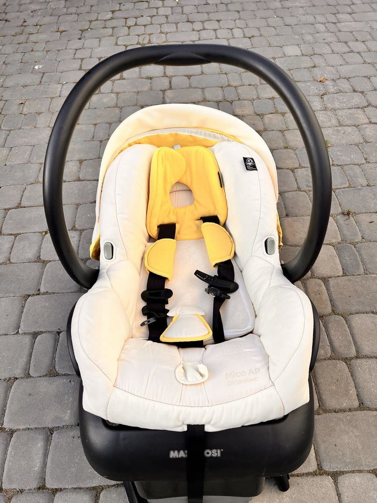Дитяче автокрісло Maxi-Cosi Mico AP з ISOFIX базою, 0+
