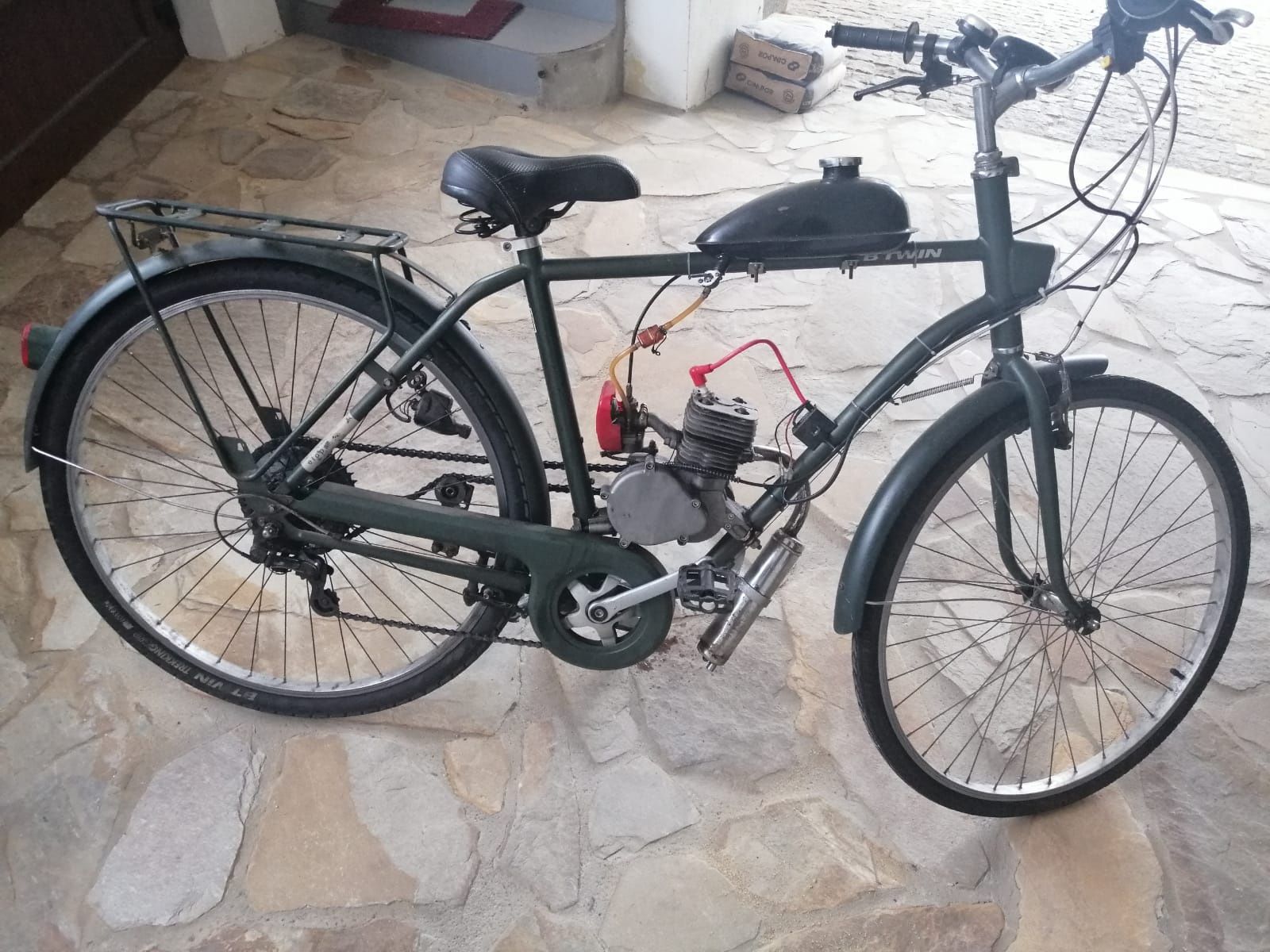 Bicicleta BTWIN com motor