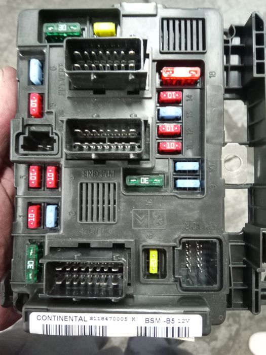 Caixa fusíveis/BSM PSA