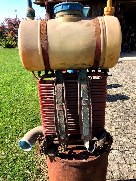 Pulverizador motorizado Antigo