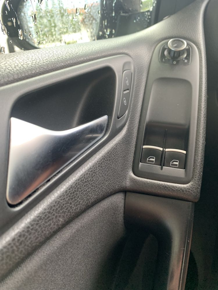 Golf 6 GTI usado com revisoes em dia