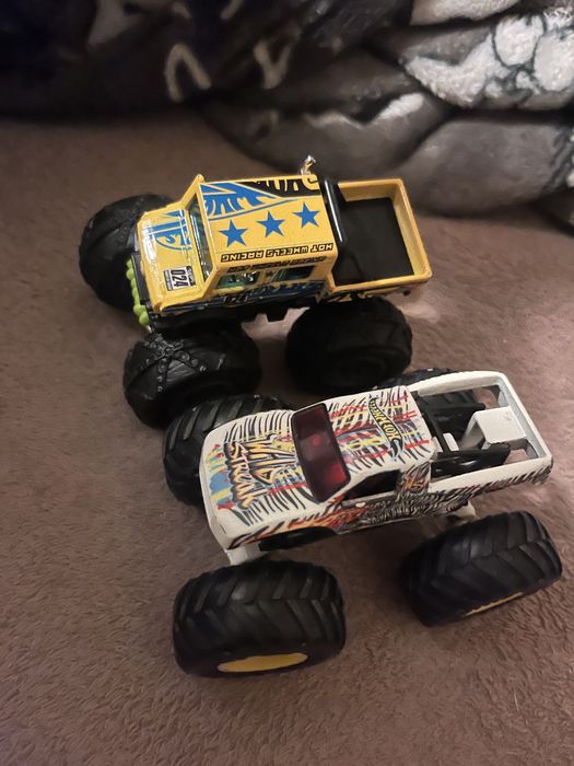 Машинки hotweels