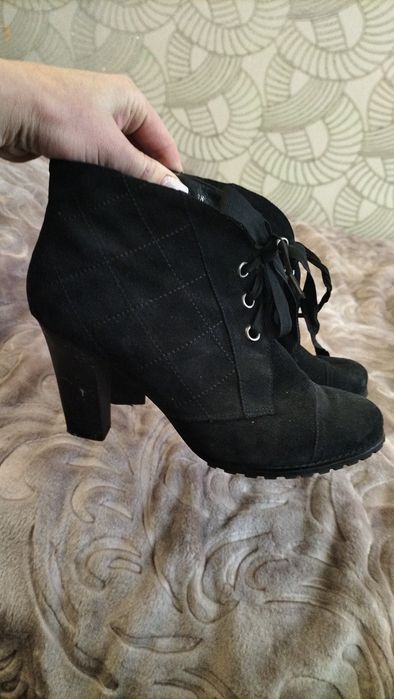 Взуття на продаж