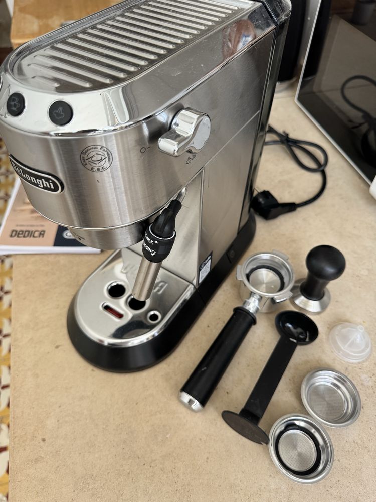 Maquina Cafe DeLonghi Nova com acessorios