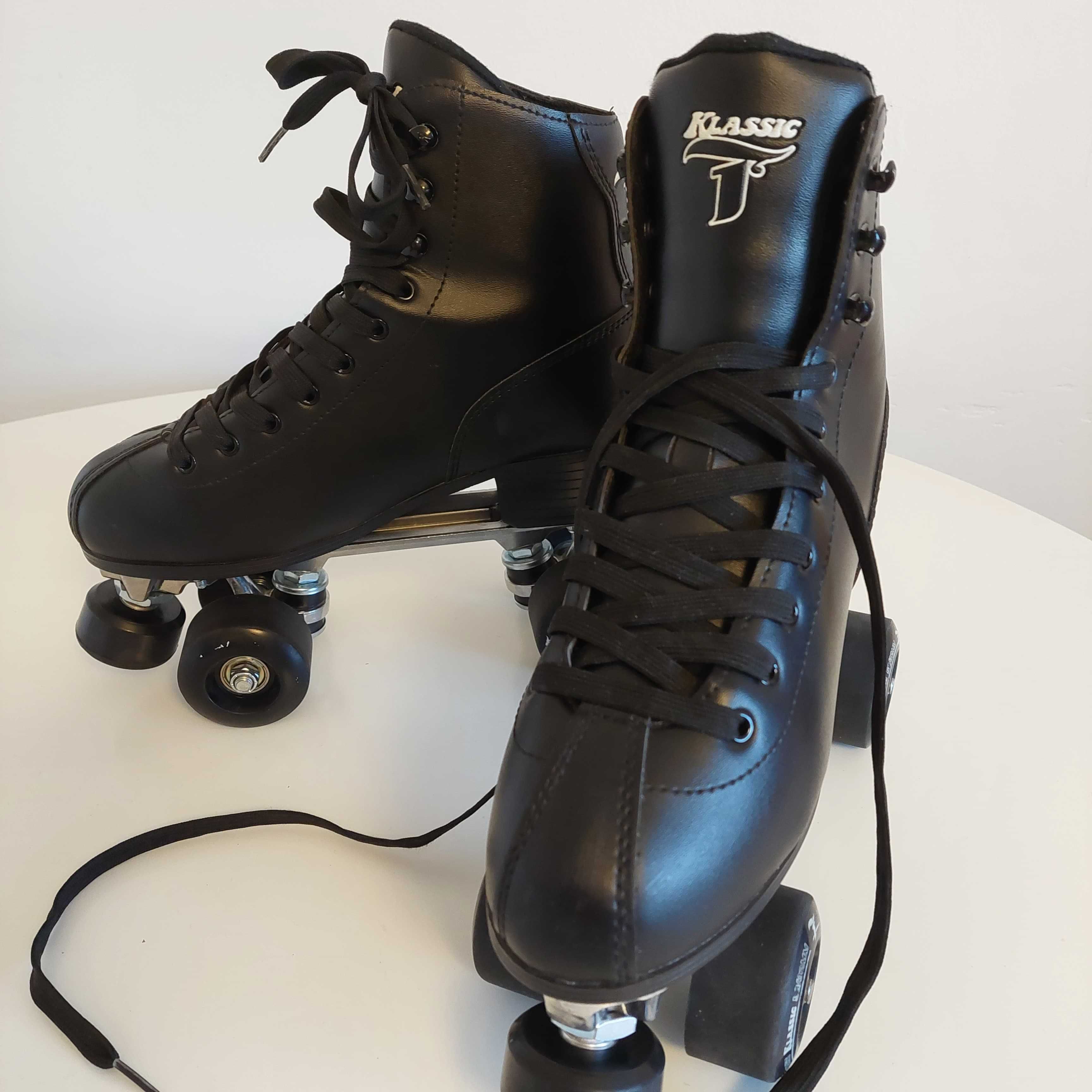 Patins de 4 Rodas adulto Quad Marca Traxart Klassic preto alumínio.