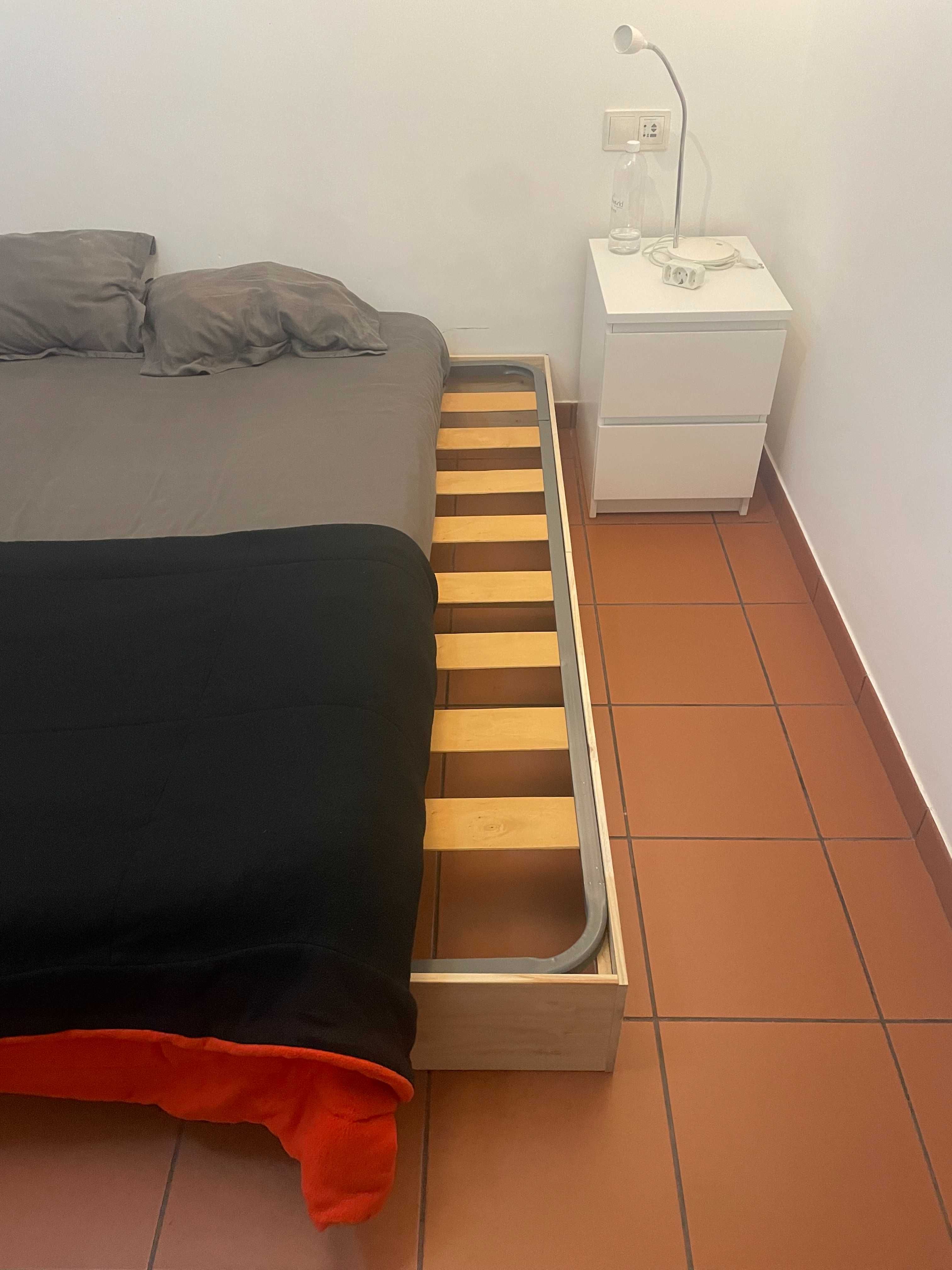 Cama de Casal com Estrado+Colchão e Arrumação