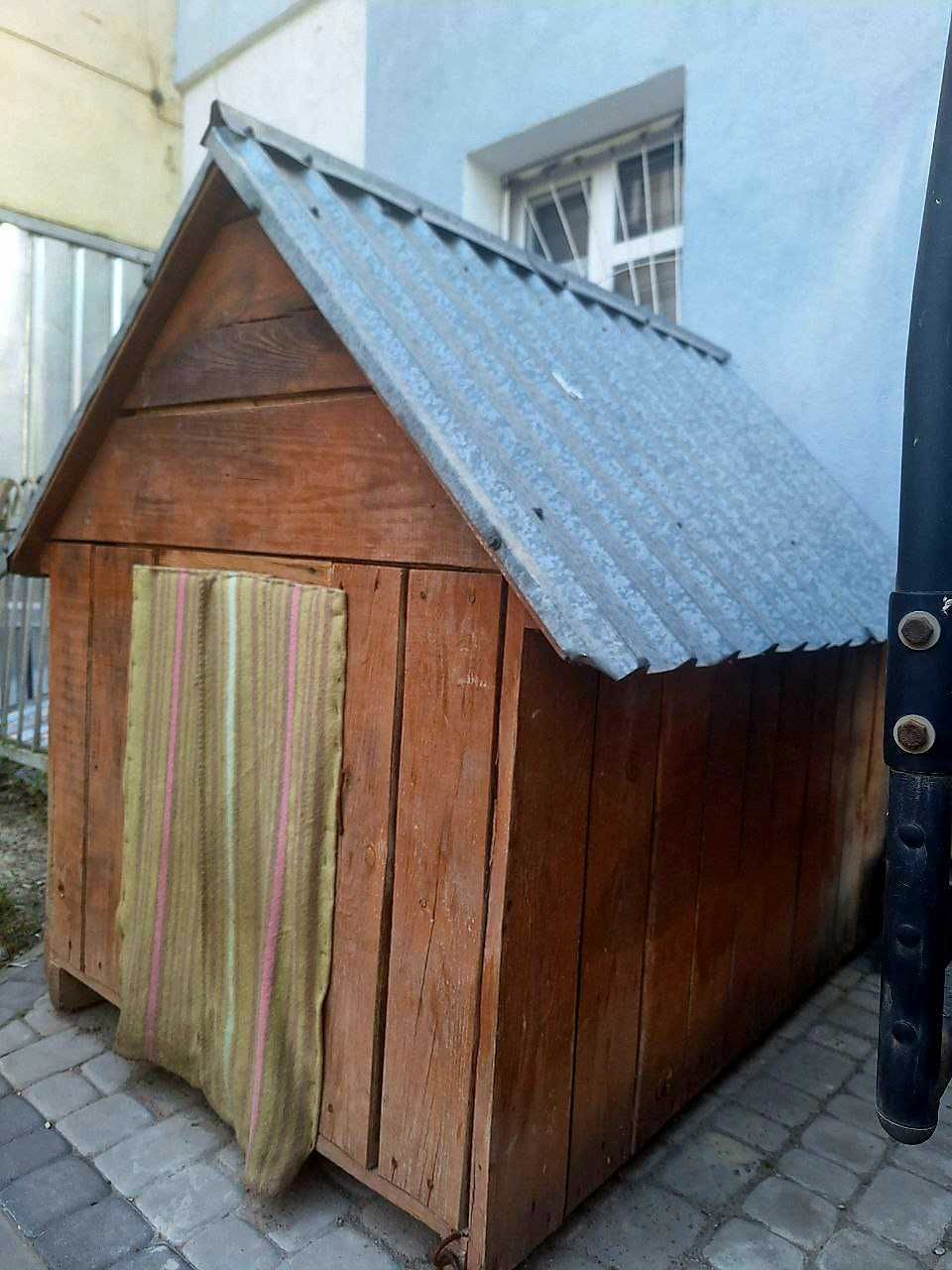 Тепла велика будка для великої собаки в хорошому стані
