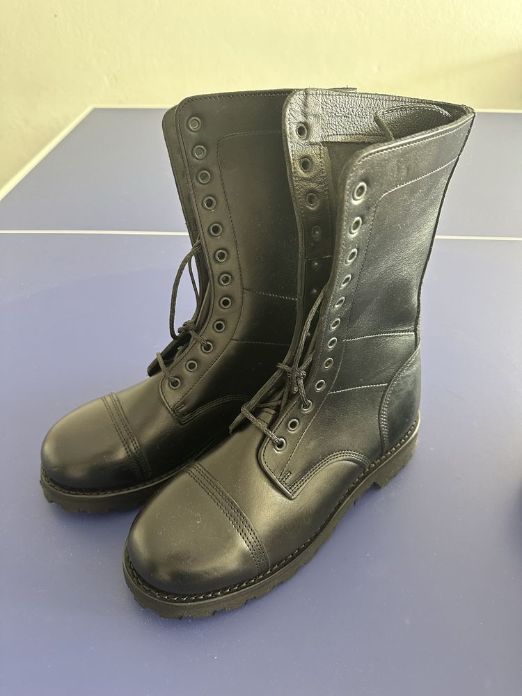 Botas militares novas