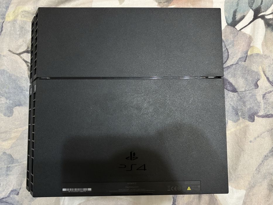 Playstation 4 + 2gry