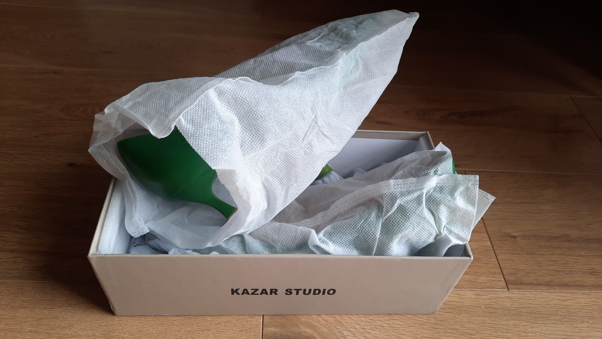Nowe Czółenka skórzane zielone * obcas 5,5 cm * Kazar Studio
