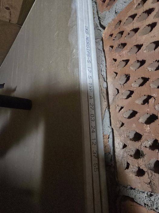 Dwie i pół płyty gipsowej a biała możliwe uszczarbki