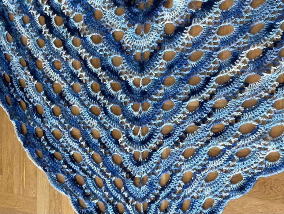 Chusta ręcznie robiona handmade błękity niebieska ombre duża