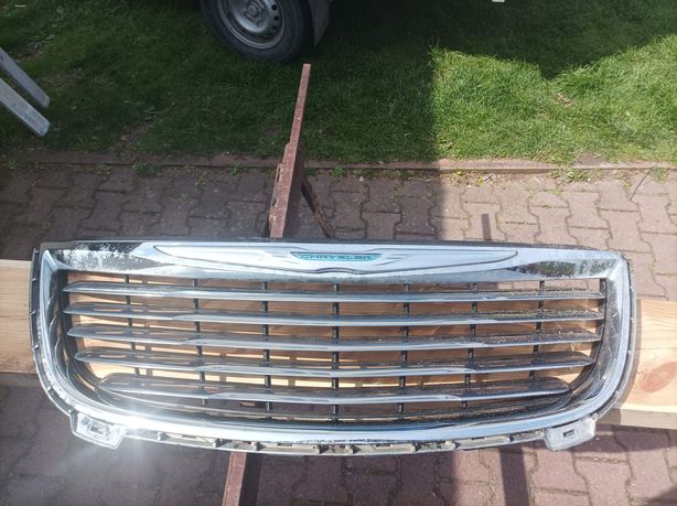 Grill atrapa chrom kratka wlotu powietrza Chrysler Town & Country