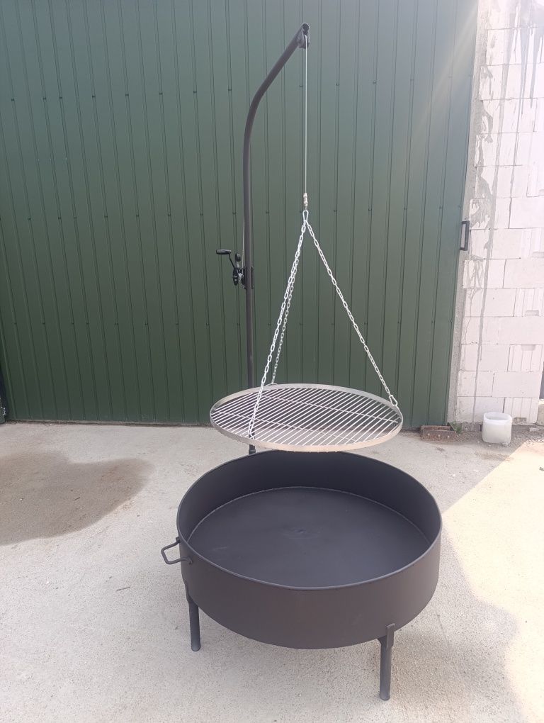 Grill z obrotowym rusztem