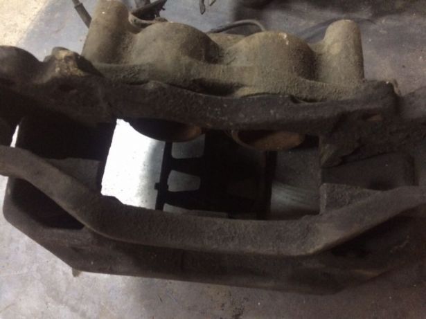 Суппорт передний Mercedes REX,Vario 609,611,709,711,809,811,814,817