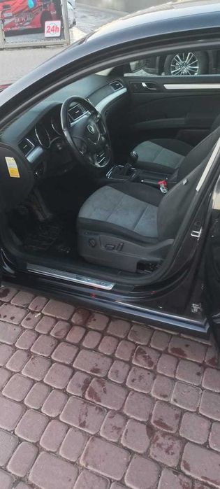 Автомобіль skoda superb