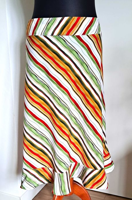 Wielofunkcyjny komplet spódnica z bluzką w paski M/S 38/36