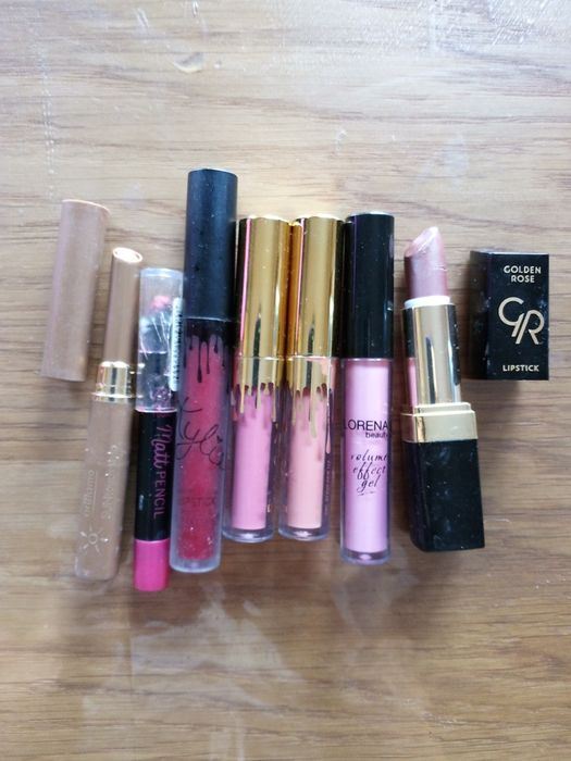Помади Kylie Lorena Oriflame Golden rose matt pencil