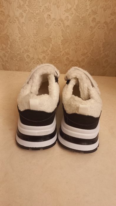 Кроссовки женские зимние