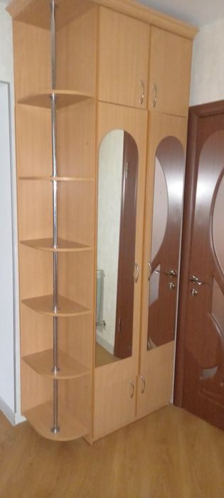 Продам деревʼяний шкаф