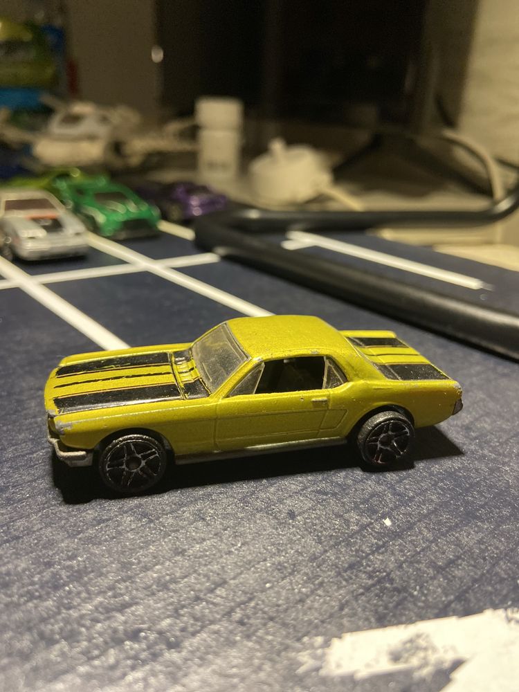 VINTAGE 1965 Mustang - 1983 - Hotwheel - open hood