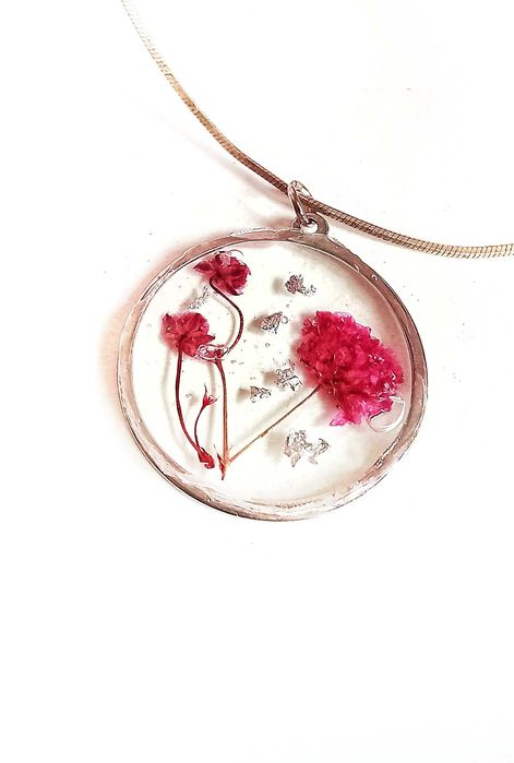 Wisiorek z Bordową Gipsówką