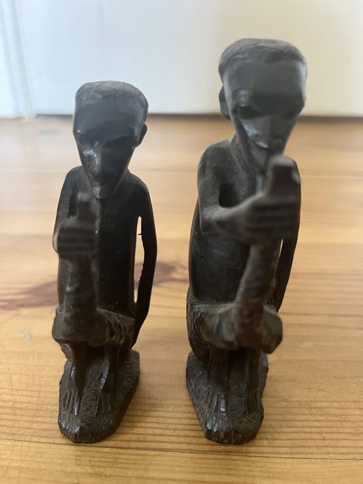 Figurki z hebanu z Afryki