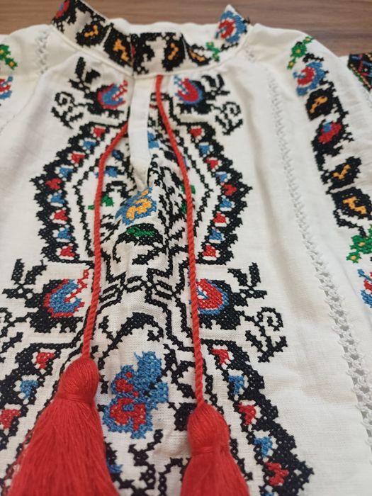 Вишиванка на дівчинку святкова