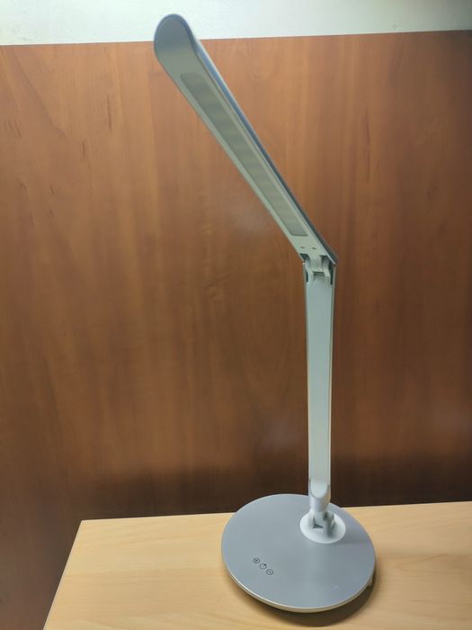 Lampka Biurkowa LED 8W z ładowarką USB