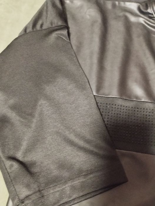 Стильна туніка з екошкіри